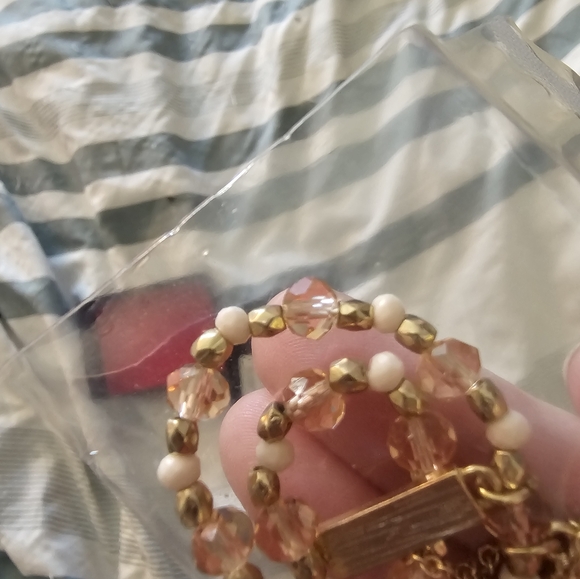 Avon Pineapple Charm Bracelet NWOT - Picture 3 of 5